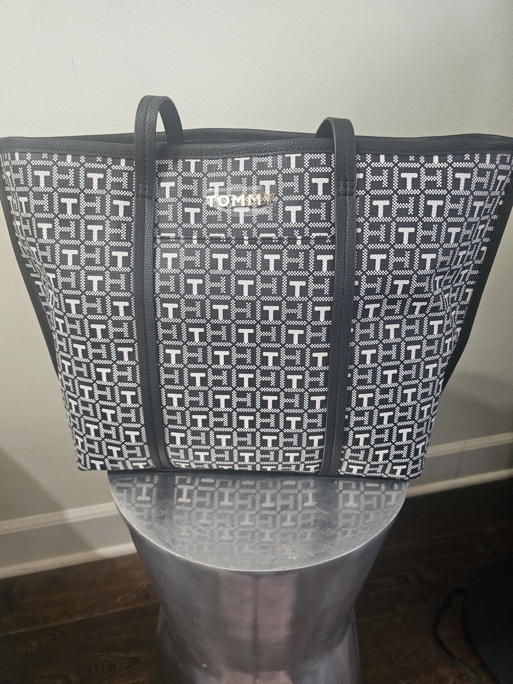 Tommy Hilfiger Black & White Logo-Print Tote